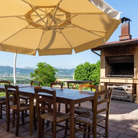 Σπίτι διακοπών Pretty Holiday In With Garden *